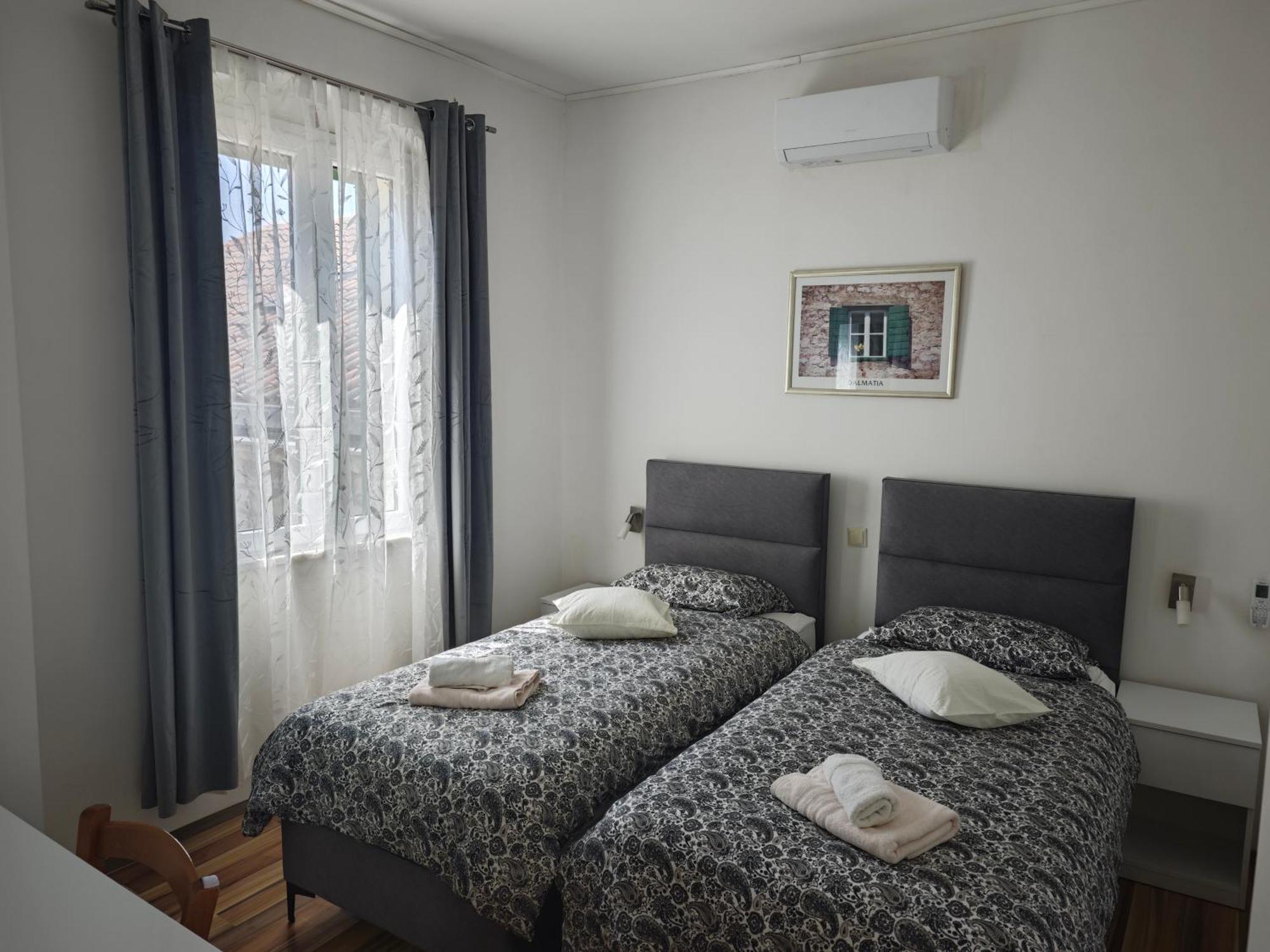 Apartment Central Old Town With Private Indoor Garage Parking Split Luaran gambar