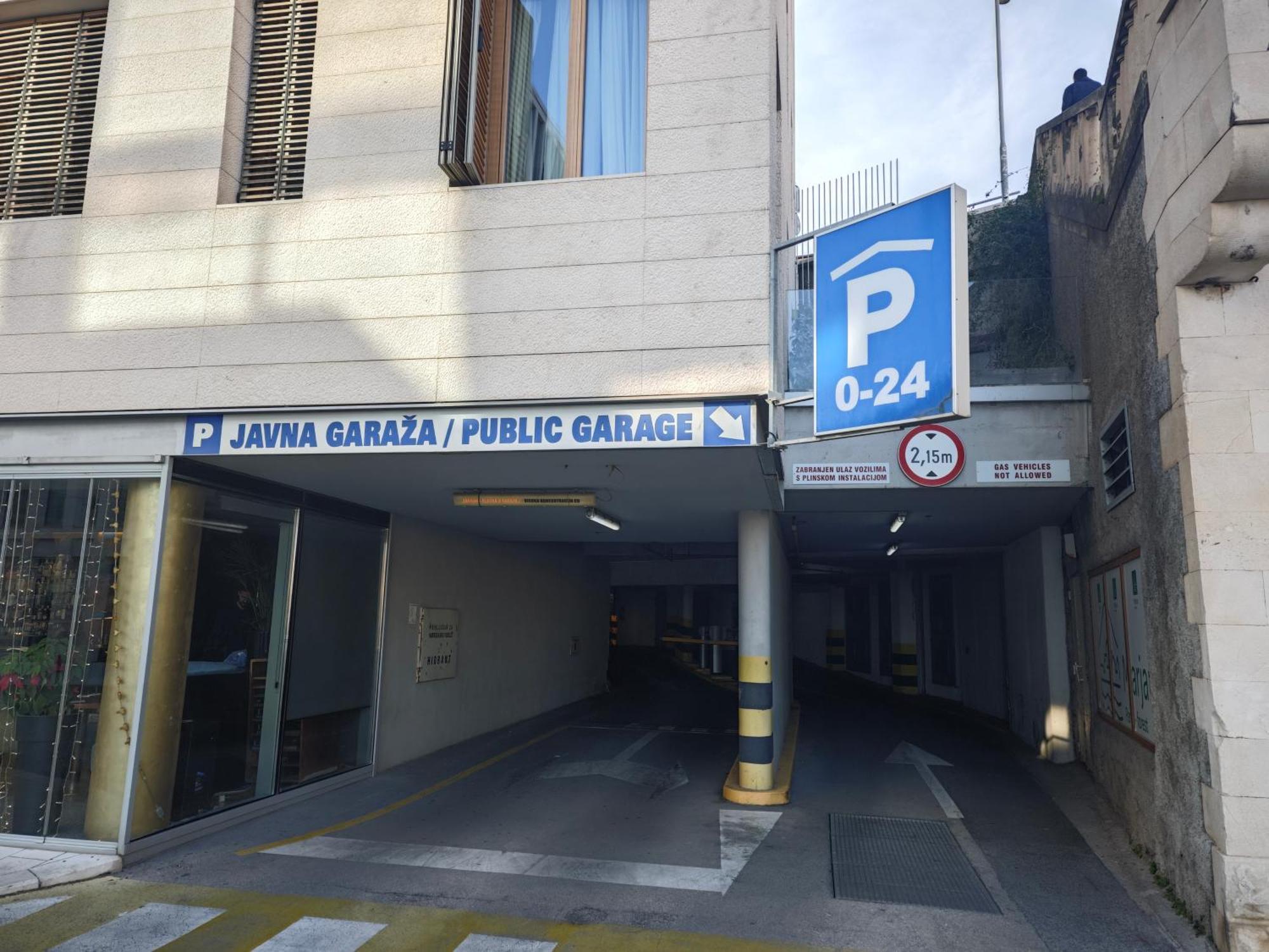 Apartment Central Old Town With Private Indoor Garage Parking Split Luaran gambar