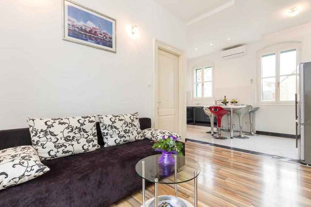 Apartment Central Old Town With Private Indoor Garage Parking Split Luaran gambar